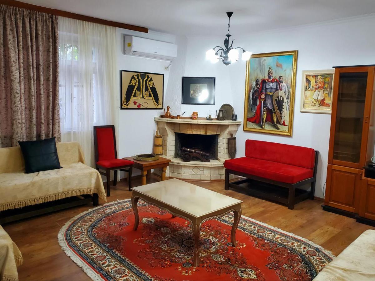 Unique Traditional House, Hosted By J&G Tirana Extérieur photo