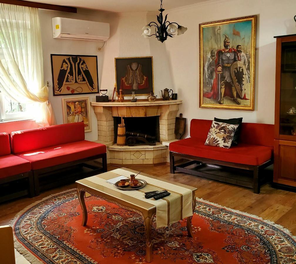 Unique Traditional House, Hosted By J&G Tirana Extérieur photo