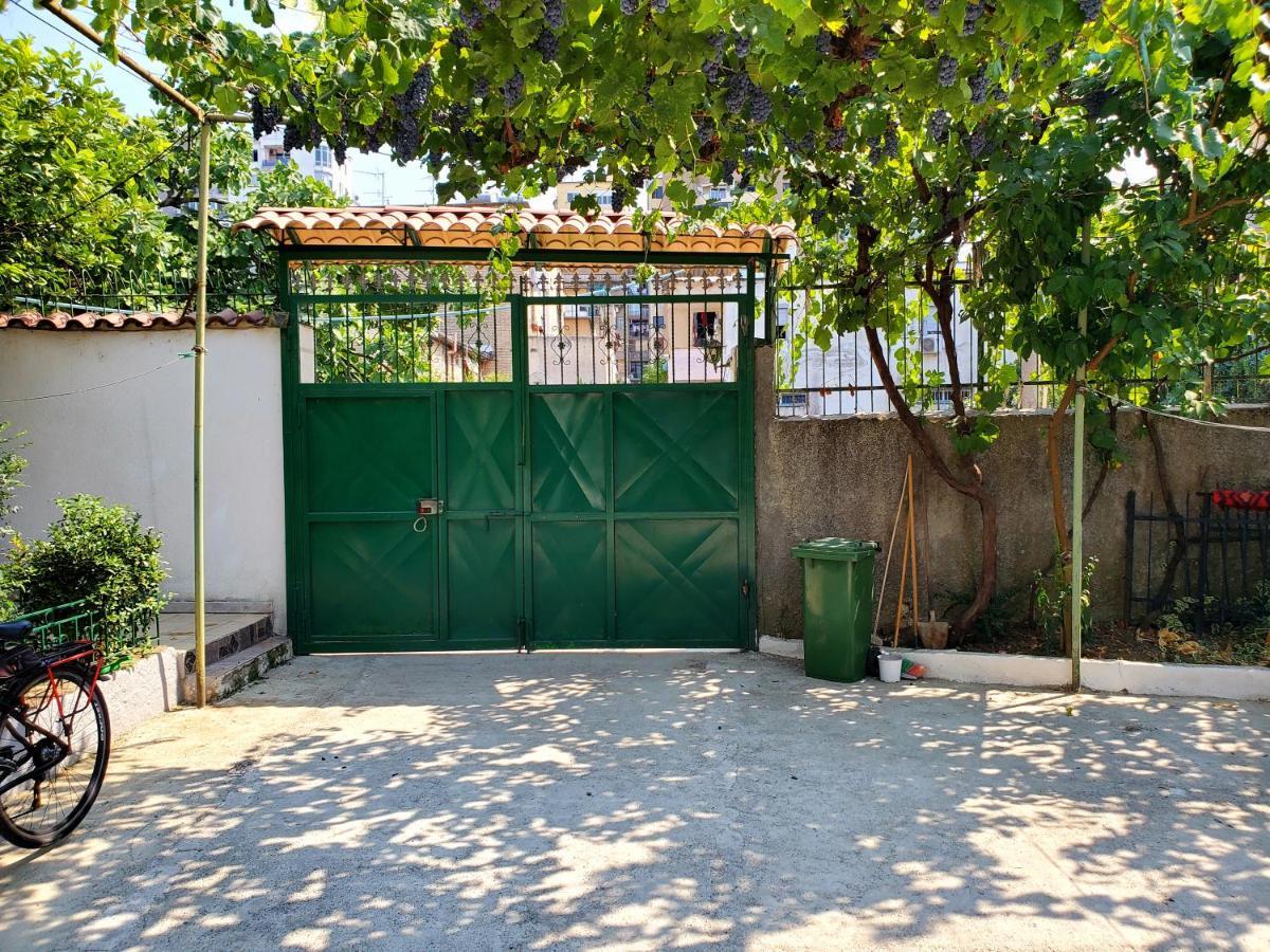 Unique Traditional House, Hosted By J&G Tirana Extérieur photo