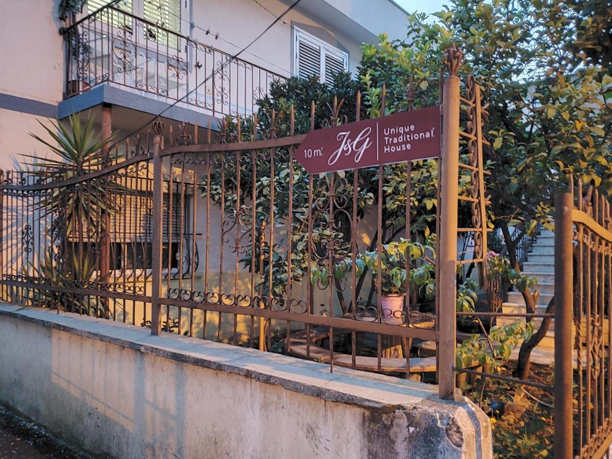 Unique Traditional House, Hosted By J&G Tirana Extérieur photo